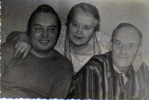 Валентин с тетушкой и отцом (ок.1985 г.)