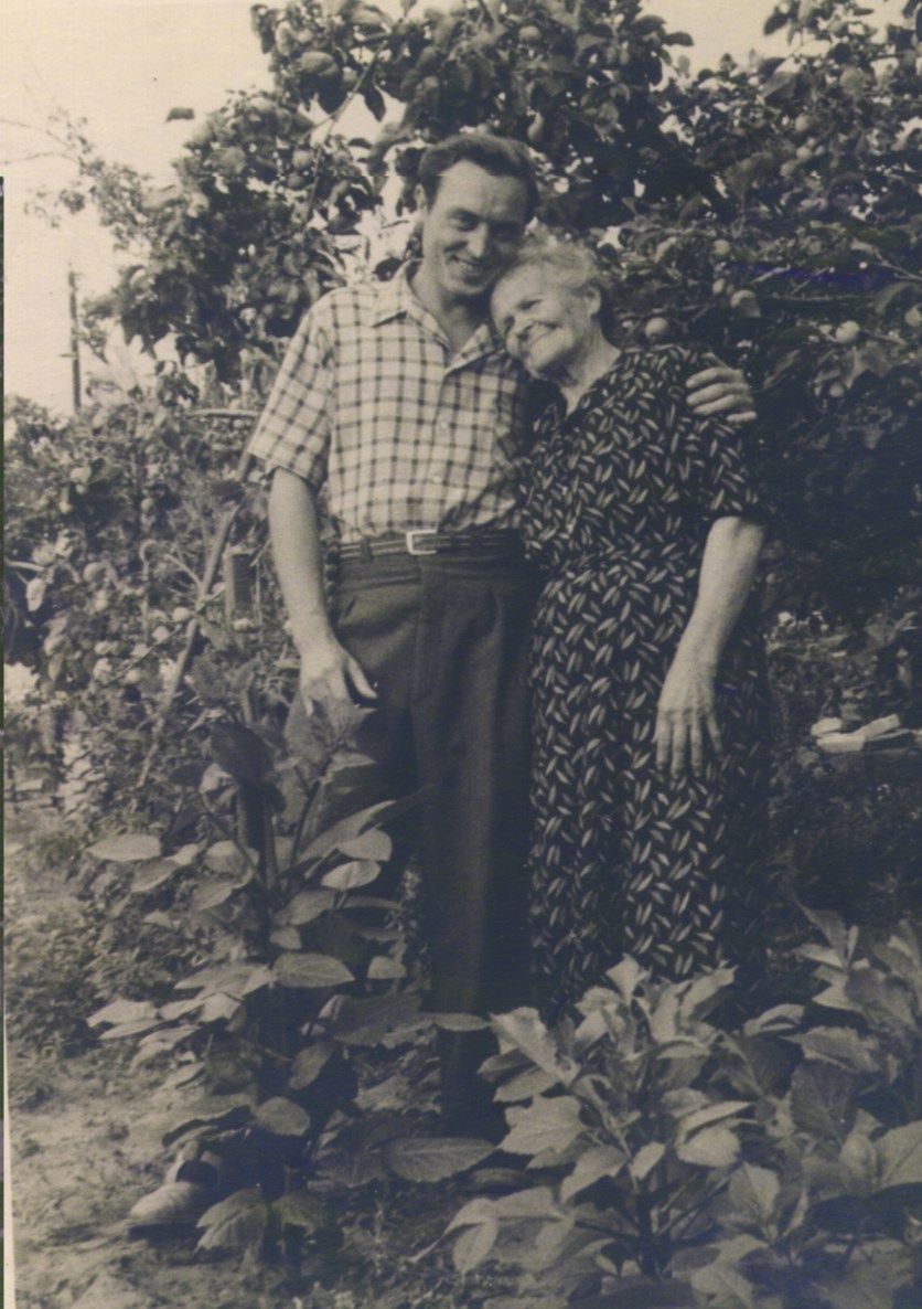 Валентин с бабушкой Симой, 1958 г.
